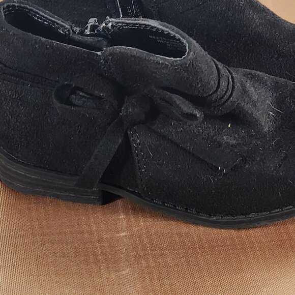 Unr8ed Black Faux Suede Side Bow and Side Zip Small Heel Reece Booties Kid Sz 8M - Picture 4 of 16